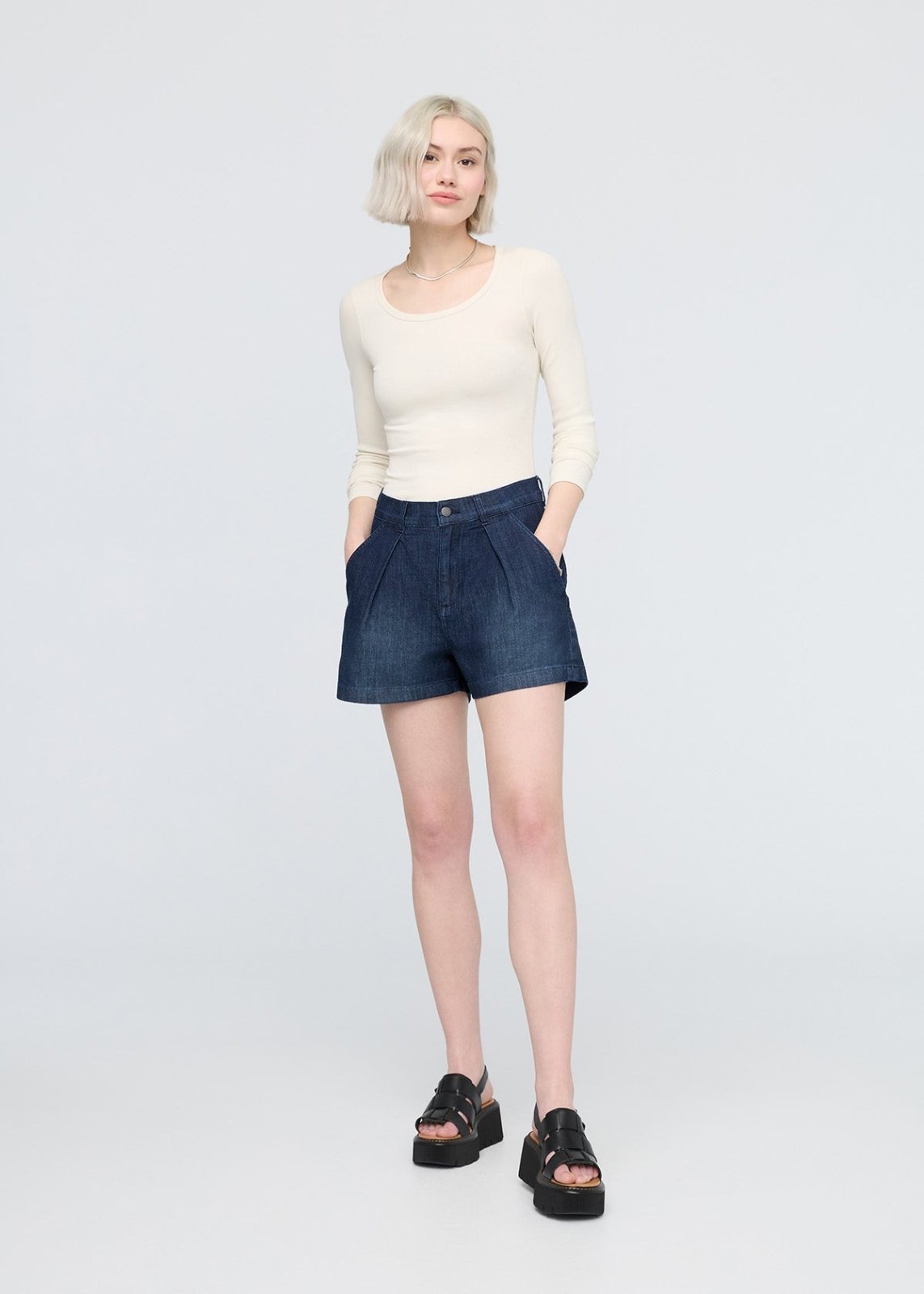 womens modern rinse denim lite pleated short full body
