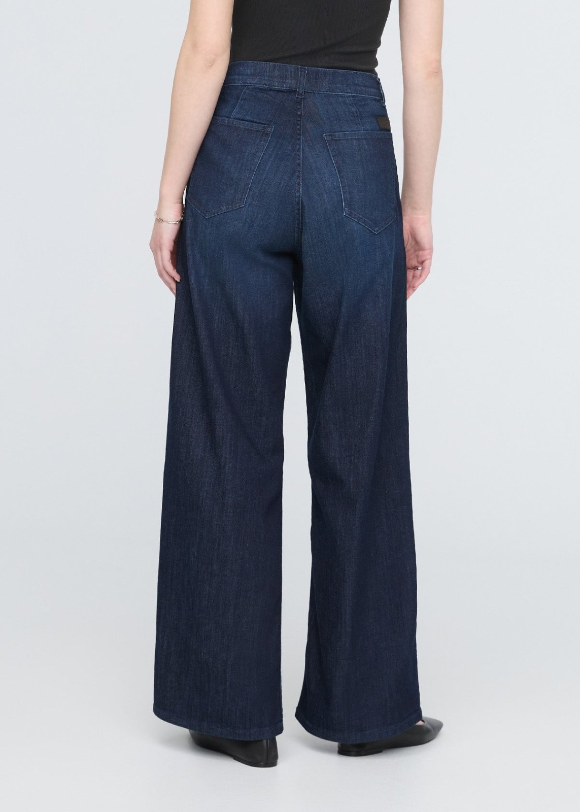 womens modern rinse denim lite pleated pant back
